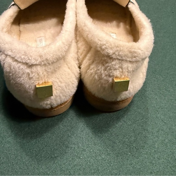 STUART WEITZMAN
Bromley Shearling Fur Loafers size 5.5 - Picture 10 of 16